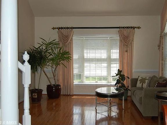 4th image of 3749 Millpond Ct