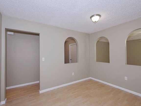 3rd image of 522 Sunny Cir