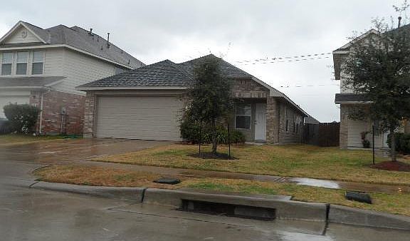 2nd image of 1926 Nichole Woods Dr