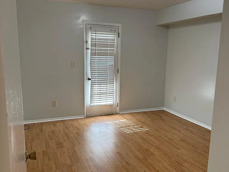 1803 Augusta Dr — Photo 8
