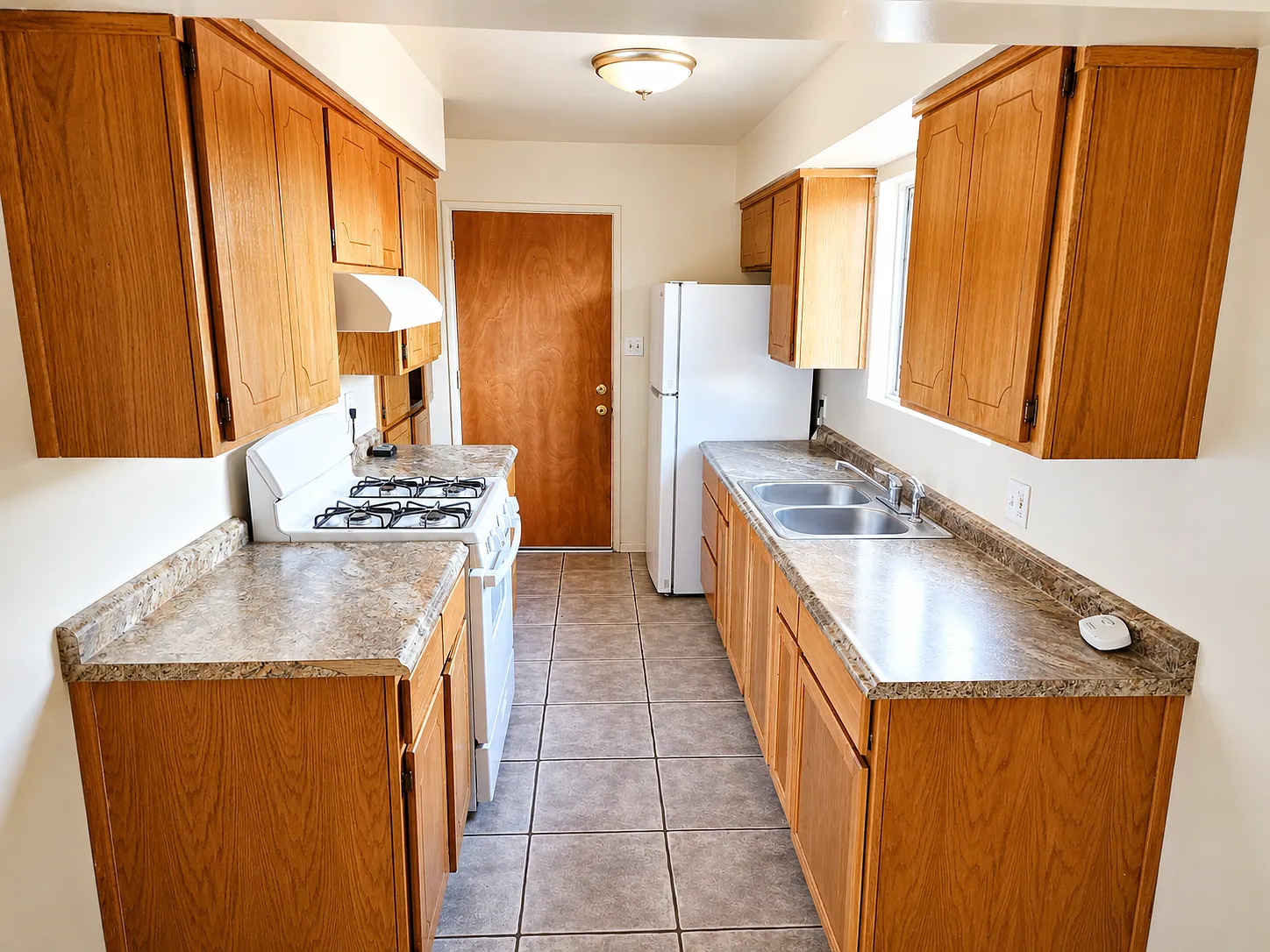 621 N Imperial Ave — Photo 4
