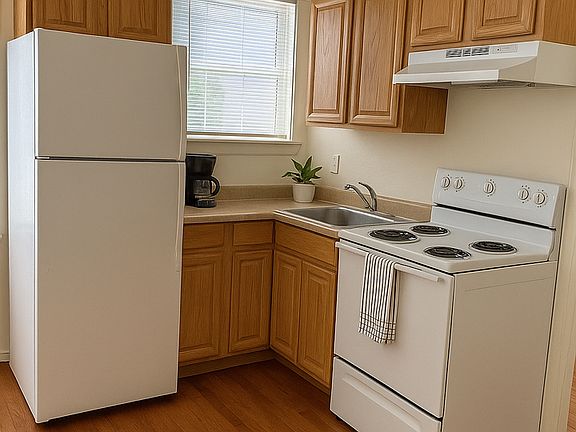 2nd image of 2404 N Vancouver Ave #7