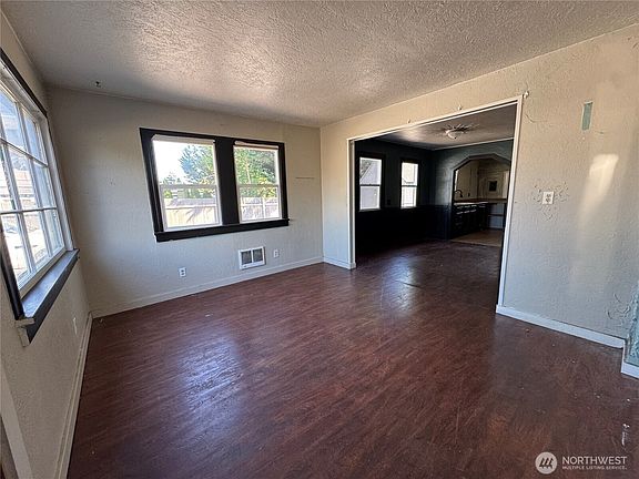 2nd image of 4727 Ocean Beach Highway