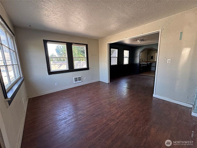2nd image of 4727 Ocean Beach Highway