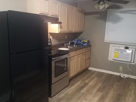 3rd image of 319 Greenwood Dr APT 101