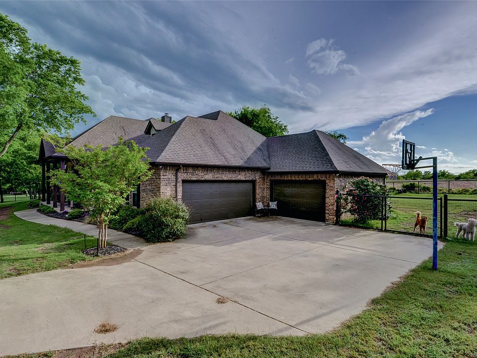 鹿の角　けやき台付き 5640 Sledge Loop, Fort Worth, TX 76126 | Zillow