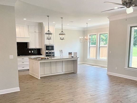 5th image of 225 Peregrine Way