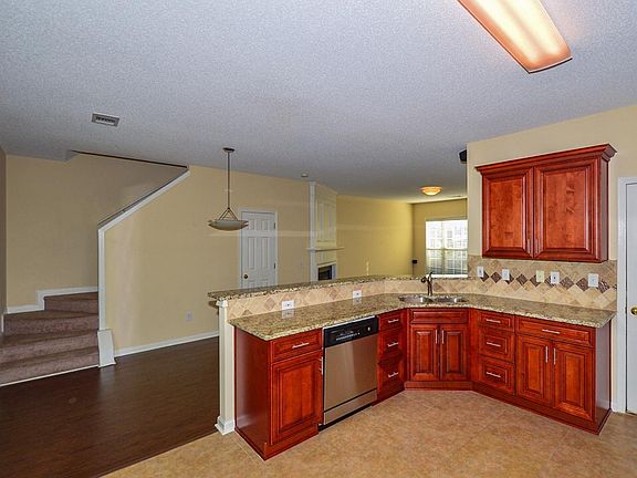 5th image of 390 Wittenridge Ct