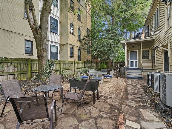 4th image of 32 Irving Pl