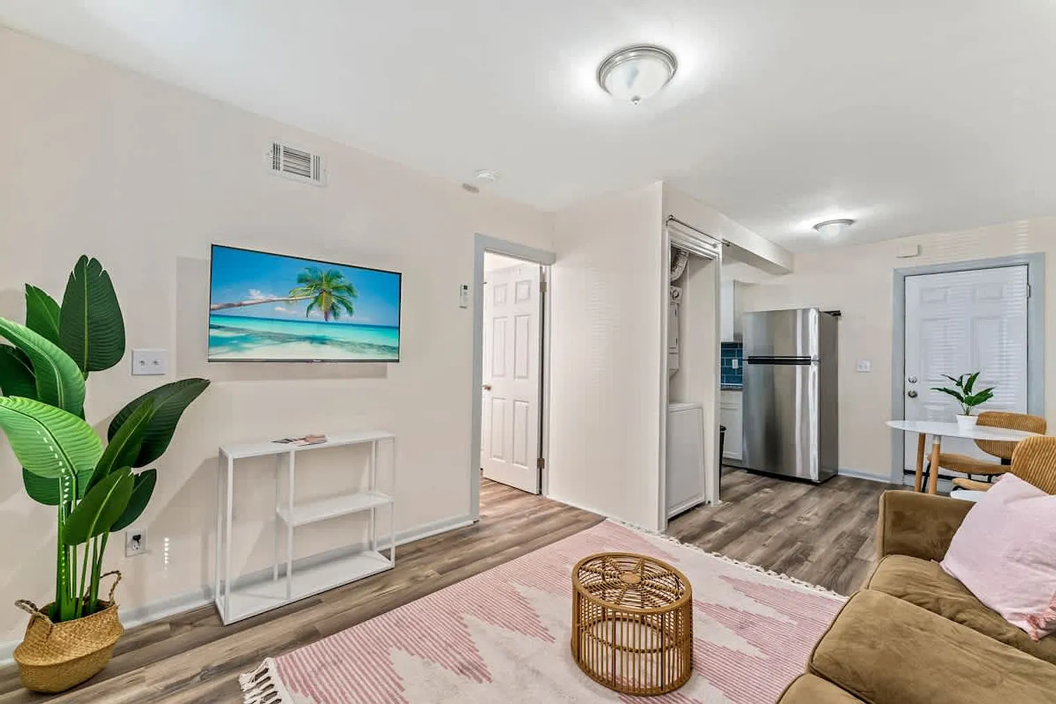 1 bed, 1.0 bath, 581 sqft, $3,275 — Photo 1