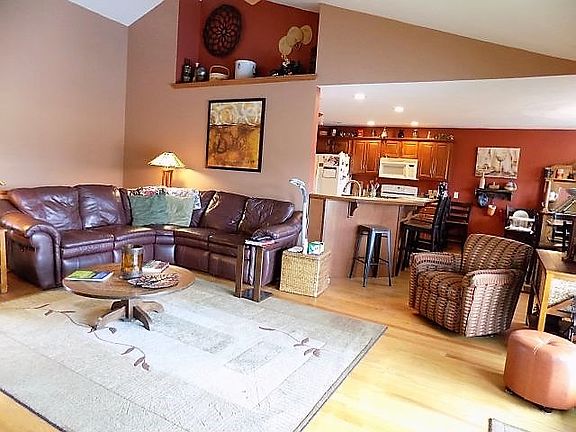 4th image of 3309 Village Ct