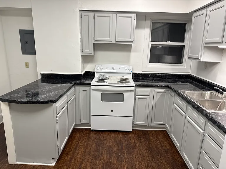 915 College Ave #2 — Photo 11