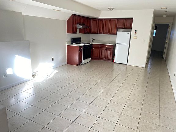 2nd image of 29 Chesterfield Ln #A