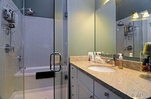 5th image of 2065 N Kedzie Ave APT 103