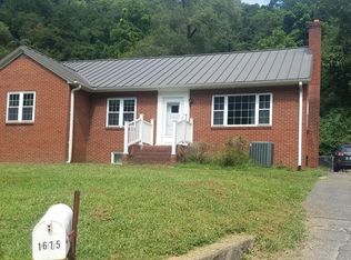 1675 Edgewater Dr, Grundy, VA 24614