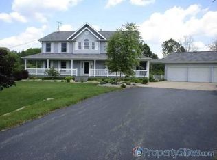 10562 Hartland Rd, Fenton, MI 48430