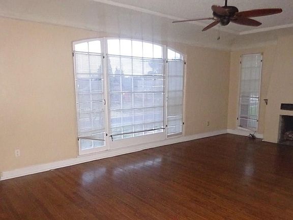 3rd image of 3231 Richmond Ave