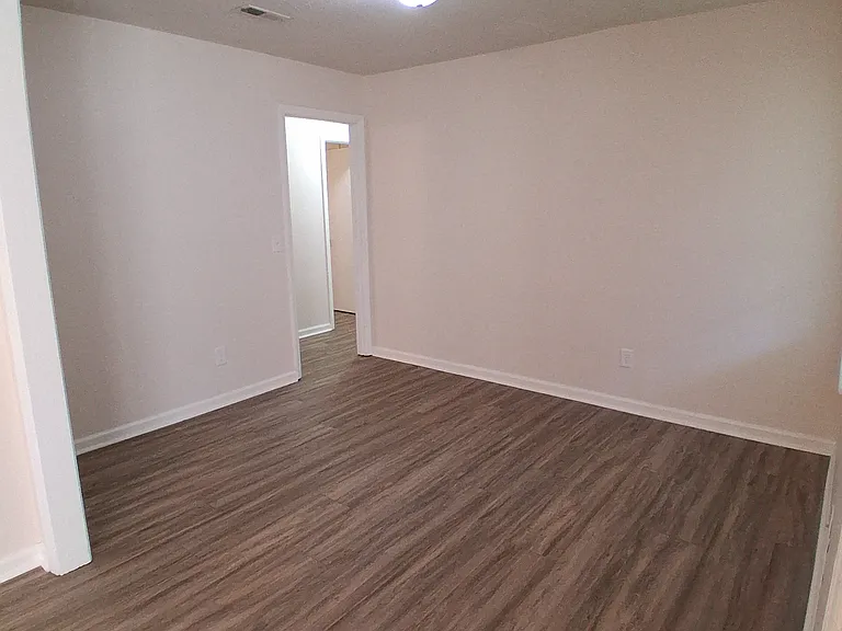 103 Robin St — Photo 4