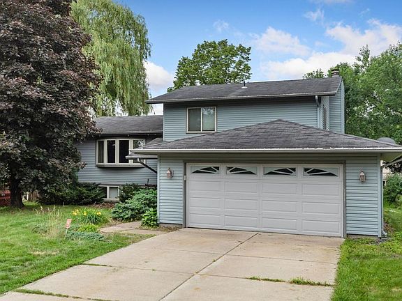 3rd image of 7048 Candlewood Cir