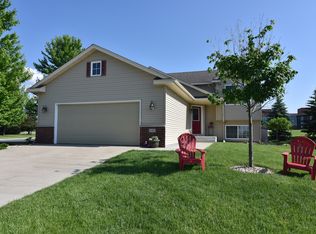 106 Arabian Ave W, Shakopee, MN 55379