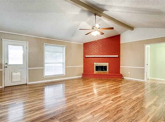 3rd image of 1300 Meadowview Dr