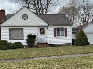 16 Ledgewood Dr, Bedford, OH 44146