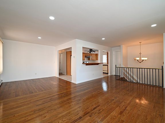 4th image of 2350 Hylan Blvd Floor 2