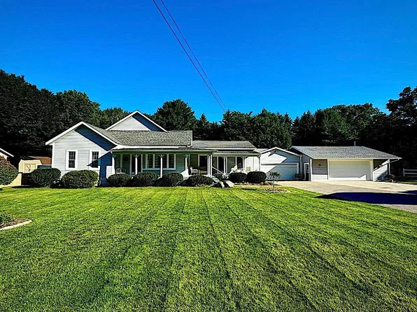 422 Randall Rd, Norton Shores, MI 49441