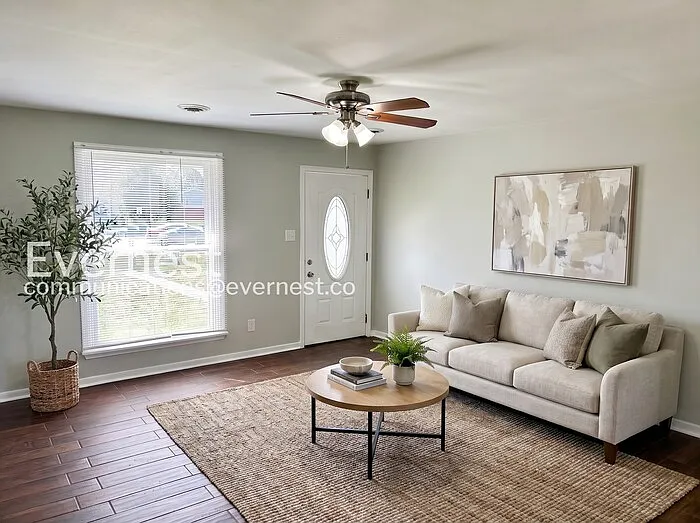 1252 W Moore St — Photo 2