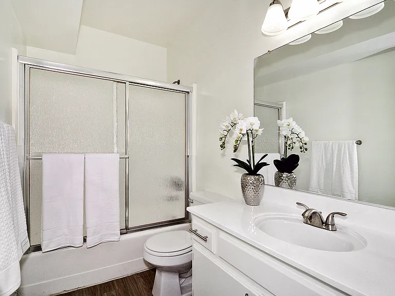 ZELZAH APARTMENTS — Photo 11