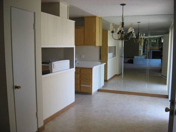 4th image of 566 Oakdale Ln Unit B