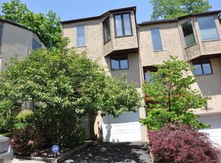 7 Veterans Way, Edgewater, NJ 07020