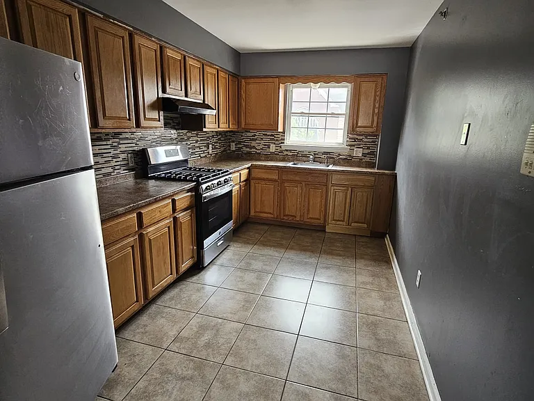 270 S 7th St #3 — Photo 17