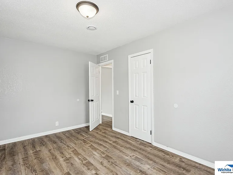 2214 S Glenn Ave — Photo 8