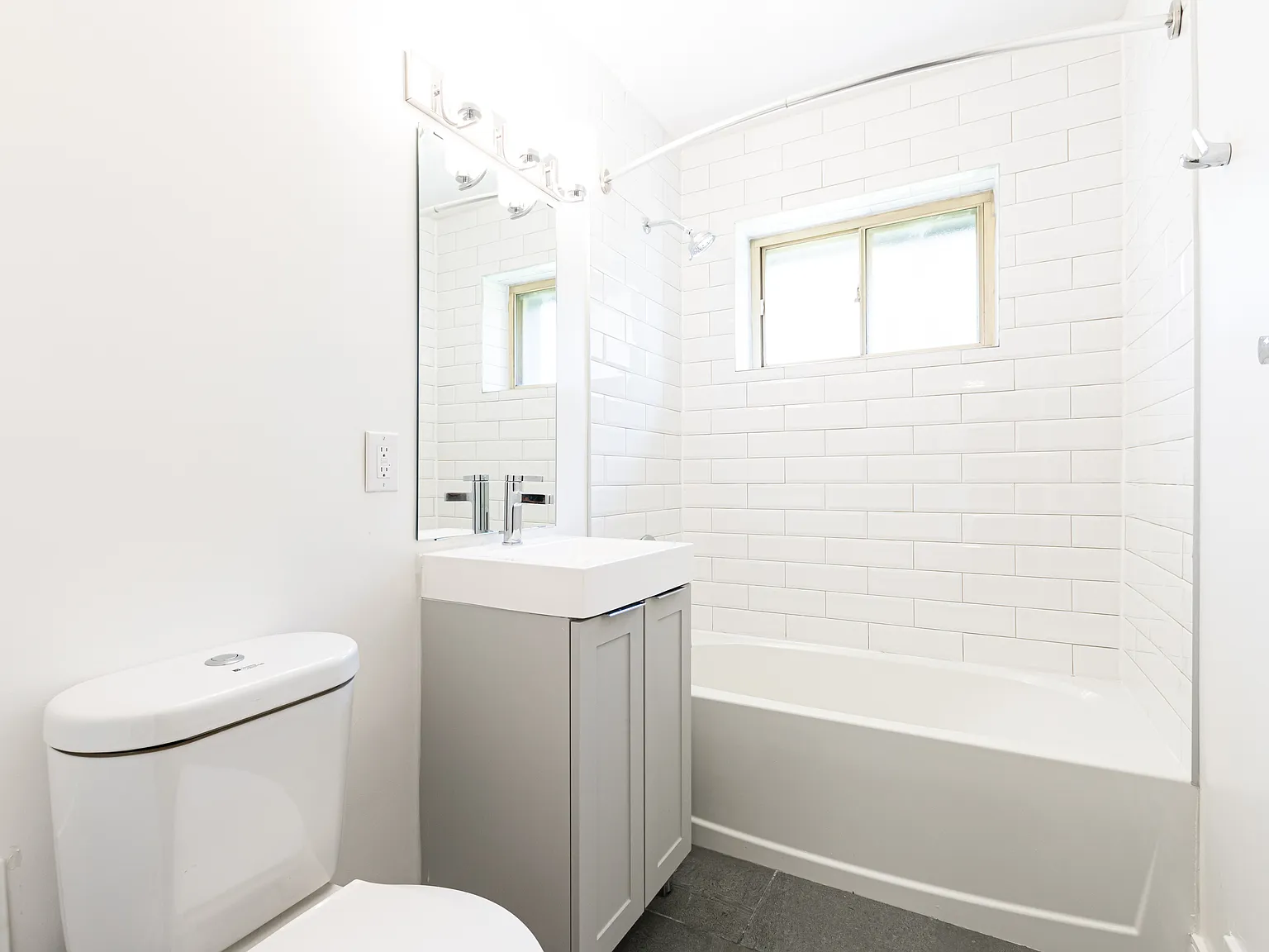 2 bed, 882 sqft, $2,018 — Photo 3