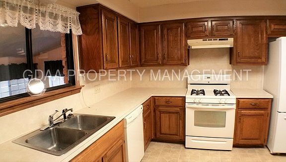 2nd image of 200 Rockmoor Dr
