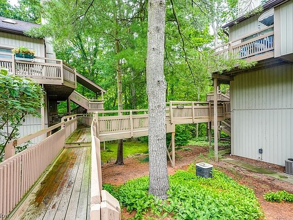 3rd image of 544 Meredith Ln