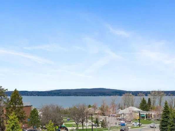 602 Jackson St, Petoskey, MI 49770