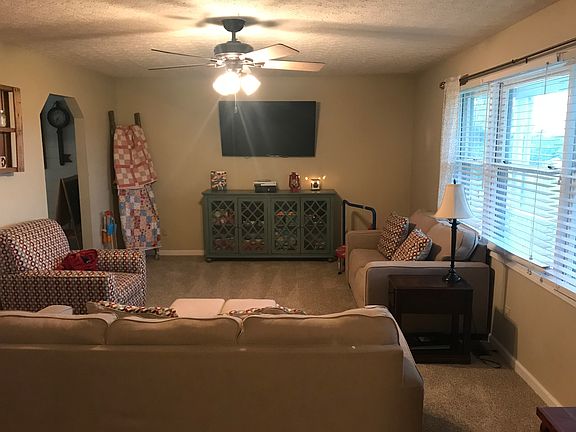 Formal living or family