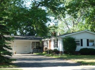 1043 Elliot Dr, Munster, IN 46321