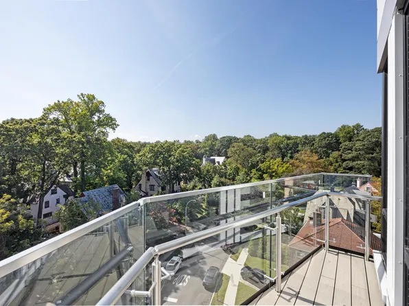 116-09 Grosvenor Lane image 8 of 8