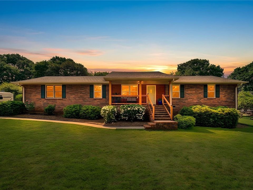 1st image of 205 Oxmoor Dr