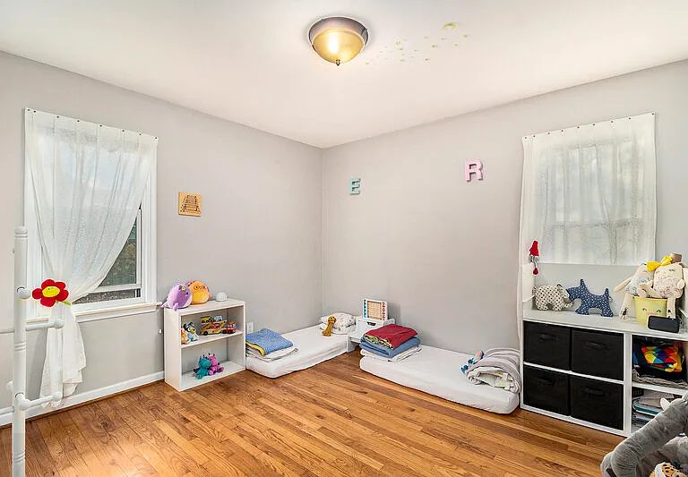 1218 E 4th St — Photo 9