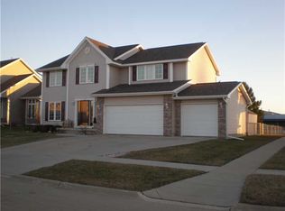 325 Lookout Dr SW, Cedar Rapids, IA 52404