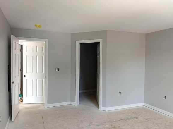 3rd image of 6 Stewart Dr