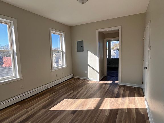 3rd image of 472 21st St #3R