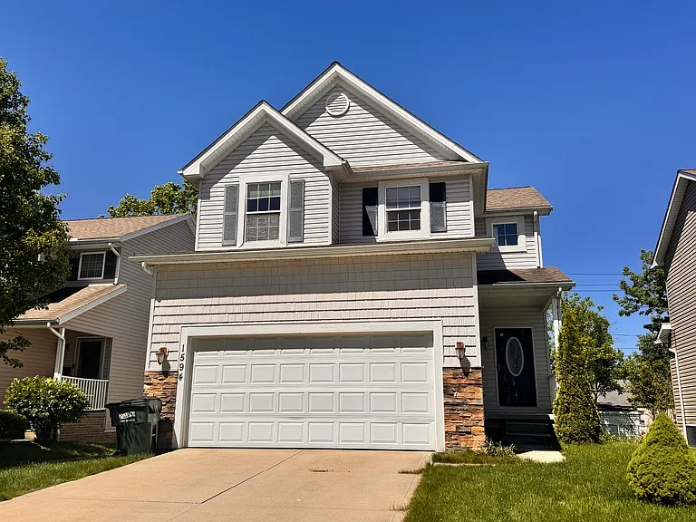 1594 Fruitland Ave — Photo 1