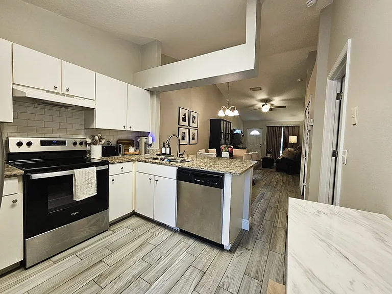 602 S Grand Hwy — Photo 25