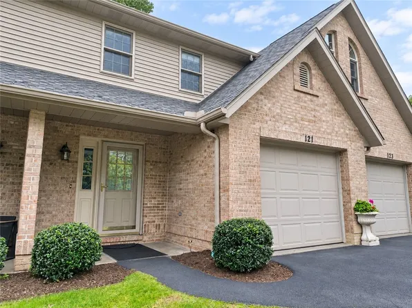 121 Windy Dr, Butler, PA 16001