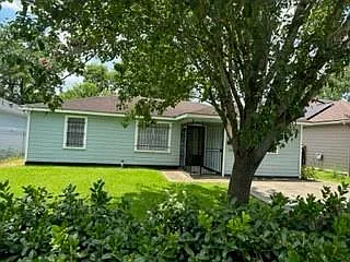 3 bed, 1.0 bath, 1104 sqft, $1,250 — Photo 4